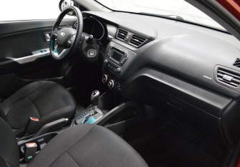Подержанный автомобиль Kia Rio Hatchback 2014 года (12 фото)