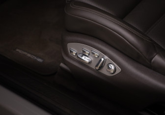 Подержанный автомобиль Porsche Macan 2019 года (28 фото)