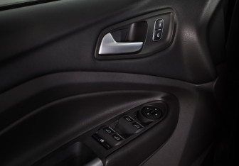 Подержанный автомобиль Ford Kuga 2018 года (14 фото)