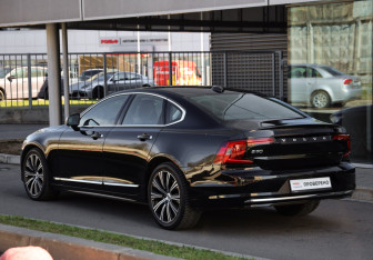 Подержанный автомобиль Volvo S90 2021 года (8 фото)