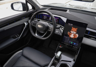 Подержанный автомобиль Geely Atlas 2024 года (10 фото)