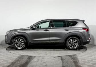 Подержанный автомобиль Hyundai Santa Fe 2019 года (8 фото)