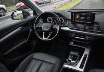 Подержанный автомобиль Audi Q5 2021 года (12 фото)