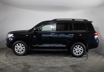 Подержанный автомобиль Toyota Land Cruiser Suv 2015 года (8 фото)