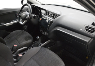 Подержанный автомобиль Kia Rio Hatchback 2014 года (11 фото)