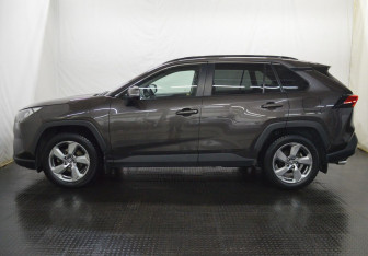 Подержанный автомобиль Toyota RAV4 2019 года (8 фото)