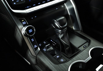 Подержанный автомобиль Toyota Land Cruiser Suv 2021 года (20 фото)