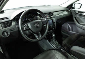 Подержанный автомобиль Skoda Rapid Liftback 2018 года (11 фото)