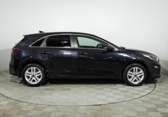 Подержанный автомобиль Kia Ceed Hatchback 2019 года (4 фото)