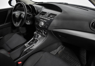 Подержанный автомобиль Mazda 3 Hatchback 2011 года (12 фото)