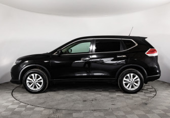 Подержанный автомобиль Nissan X-Trail 2015 года (8 фото)