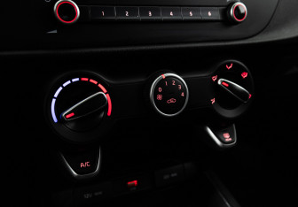 Подержанный автомобиль Kia Rio Hatchback 2020 года (15 фото)