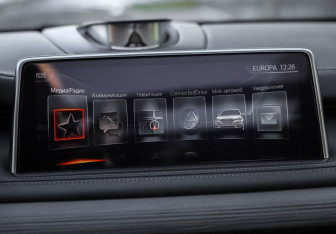 Подержанный автомобиль BMW X5 2013 года (16 фото)