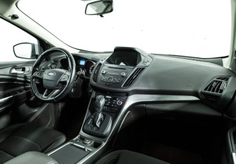 Подержанный автомобиль Ford Kuga 2017 года (9 фото)