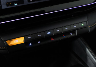 Подержанный автомобиль Changan UNI-V 2024 года (19 фото)