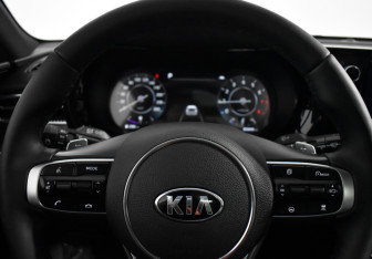 Подержанный автомобиль Kia K5 2021 года (20 фото)