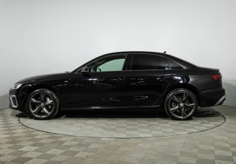 Подержанный автомобиль Audi A4 Sedan 2021 года (8 фото)