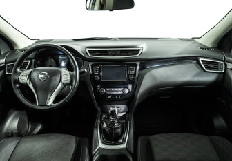 Подержанный автомобиль Nissan Qashqai 2016 года (13 фото)