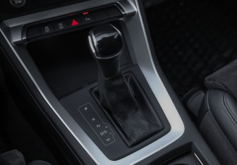 Подержанный автомобиль Audi Q3 2019 года (21 фото)