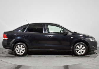 Подержанный автомобиль Volkswagen Polo Sedan 2013 года (4 фото)
