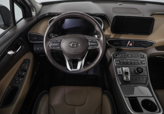 Подержанный автомобиль Hyundai Santa Fe 2022 года (10 фото)