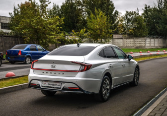 Подержанный автомобиль Hyundai Sonata 2021 года (6 фото)