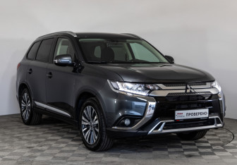 Подержанный автомобиль Mitsubishi Outlander 2021 года (3 фото)