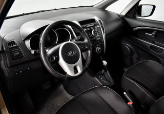 Подержанный автомобиль Kia Venga 2011 года (9 фото)