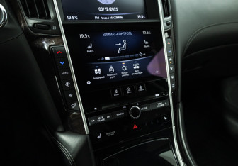 Подержанный автомобиль Infiniti Q50 2017 года (19 фото)