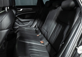 Подержанный автомобиль Audi A6 Sedan 2018 года (10 фото)