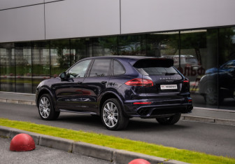 Подержанный автомобиль Porsche Cayenne 2017 года (8 фото)