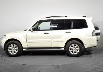 Подержанный автомобиль Mitsubishi Pajero 2021 года (8 фото)