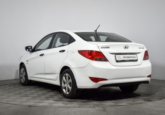 Подержанный автомобиль Hyundai Solaris Sedan 2015 года (7 фото)