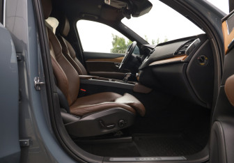 Подержанный автомобиль Volvo XC90 2021 года (28 фото)