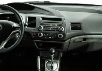Подержанный автомобиль Honda Civic Sedan 2008 года (14 фото)