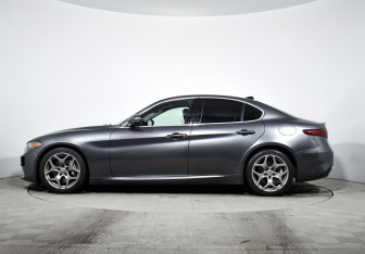 Подержанный автомобиль Alfa Romeo Giulia 2018 года (9 фото)