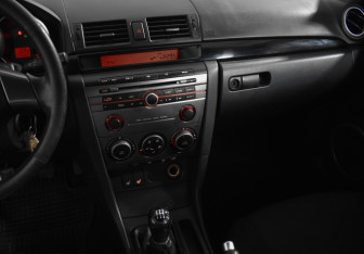 Подержанный автомобиль Mazda 3 Sedan 2007 года (17 фото)