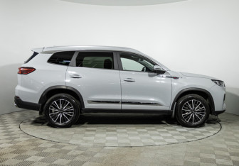 Подержанный автомобиль Chery Tiggo 8 Pro Max 2023 года (4 фото)