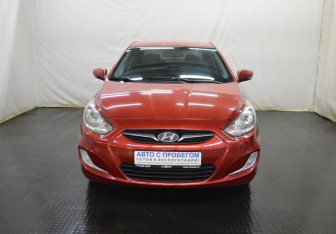Подержанный автомобиль Hyundai Solaris Sedan 2012 года (2 фото)