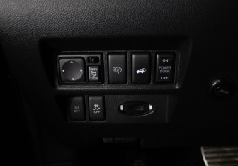 Подержанный автомобиль Infiniti QX70 2014 года (21 фото)