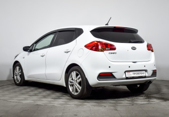 Подержанный автомобиль Kia Ceed Hatchback 2014 года (7 фото)