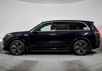 Подержанный автомобиль LiXiang L9 2023 года (8 фото)