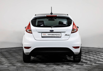 Подержанный автомобиль Ford Fiesta Hatchback 2017 года (6 фото)