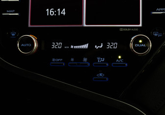 Подержанный автомобиль Toyota Camry Sedan 2020 года (24 фото)