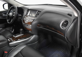 Подержанный автомобиль Infiniti JX 2013 года (13 фото)