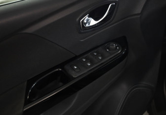 Подержанный автомобиль Renault Kaptur 2017 года (18 фото)