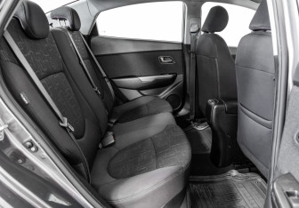 Подержанный автомобиль Kia Rio Sedan 2012 года (20 фото)