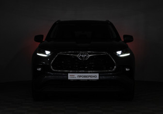 Подержанный автомобиль Toyota Highlander 2021 года (35 фото)