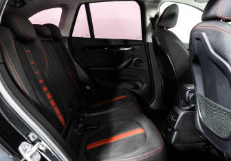 Подержанный автомобиль BMW X1 2017 года (23 фото)