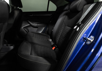 Подержанный автомобиль Skoda Rapid Liftback 2018 года (10 фото)
